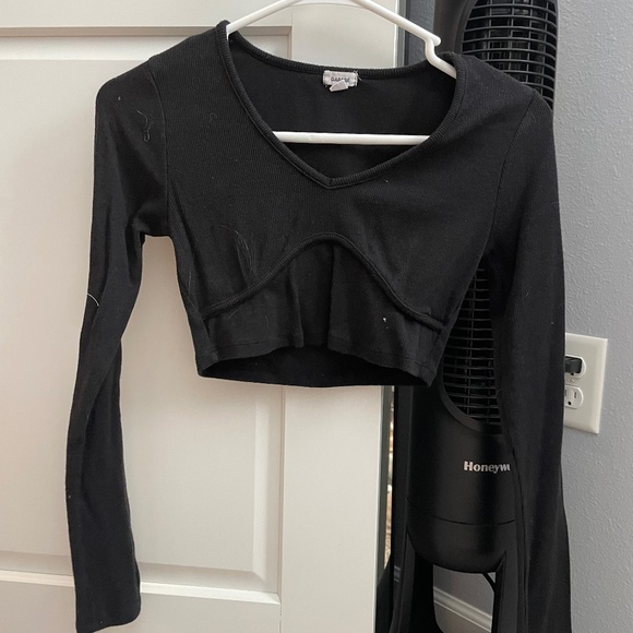 Small Black Cropped Garage Top - Picture 1 of 3